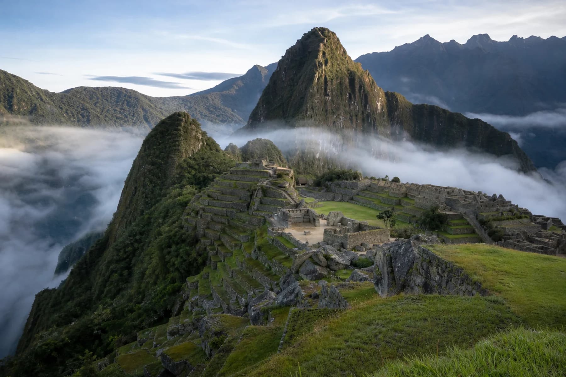 Vista panorámica de Machu Picchu y Huayna Picchu