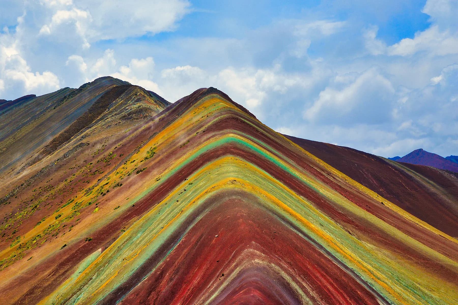 Laderas multicolores de la montaña Vinicunca